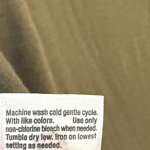 a.n.a. A new approach Green Ruffle Sleeveless off shoulder Top Size M casual - Picture 6 of 7